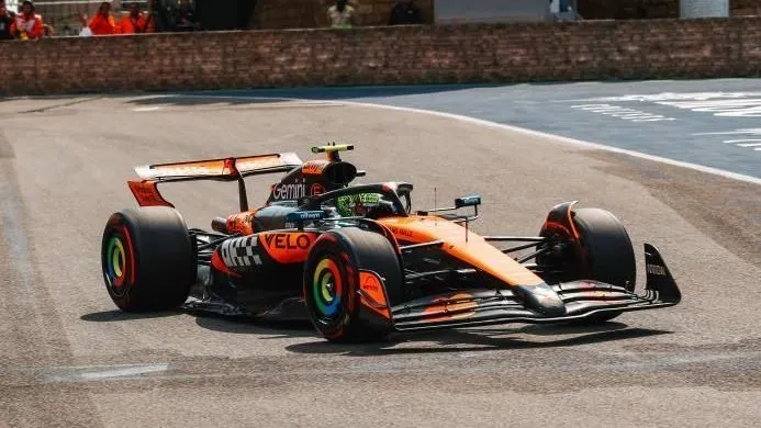Norris garantiu a liderança definitiva após superar Verstappen nos minutos finais