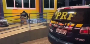 PRF apreende carga ilegal com mais de 500 eletrônicos na BR-153, em Itumbiara