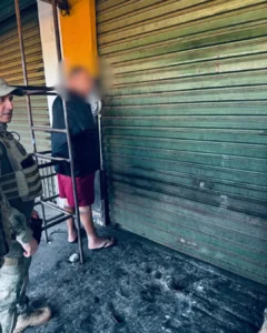 O suspeito foi preso em flagrante e vai responder por tráfico de drogas e posse ilegal de arma de fogo de uso restrito. Foto: Divulgação/PCGO