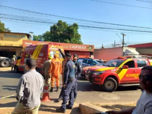 Bombeiros seguem atuando em incêndio que atingiu empresa de pneus