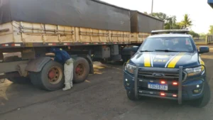 Condutor trocou as placas originais pelas de outros veículos PRESO