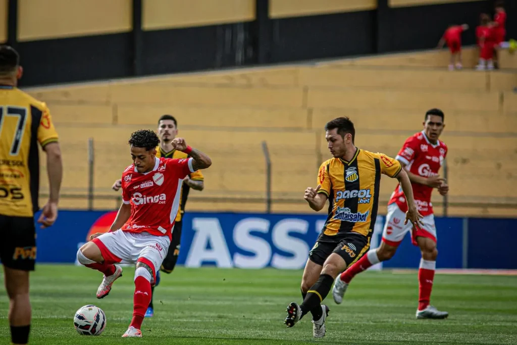 O Colorado fecha a rodada com 38 pontos na tabela, e sete jogos sem vitória (Foto: Roberto Corrêa | VNFC)