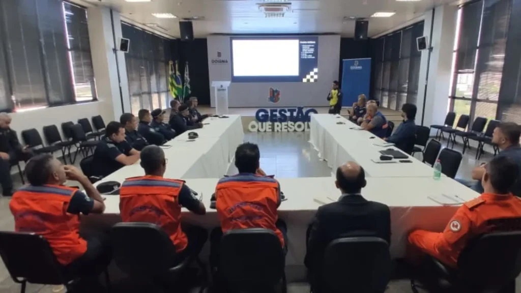 O Gabinete de Crise informou que as medidas entrarão em vigor sempre que alertas meteorológicos apontarem risco de chuvas fortes| foto:Yasmine Paiva/Secom