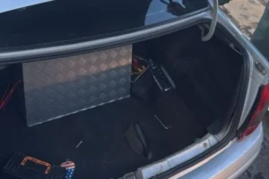 Bombeiros resgatam criança de 2 anos trancada em carro Foto: Divulgação