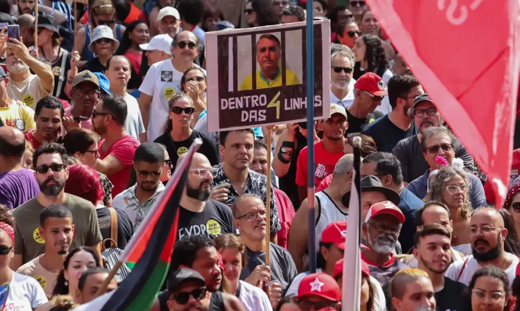 Esquerda organiza atos contra PEC da Blindagem e anistia em capitais brasileiras 2 pint7074