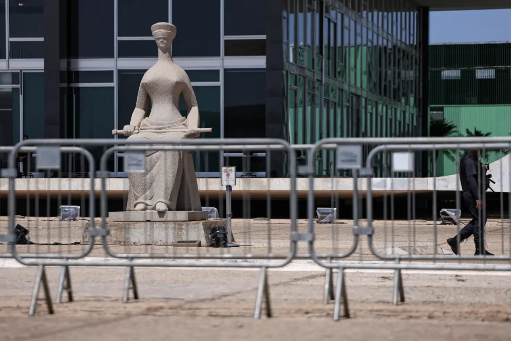 STF fecha Praça dos Três Poderes e adota teletrabalho durante julgamento de Bolsonaro