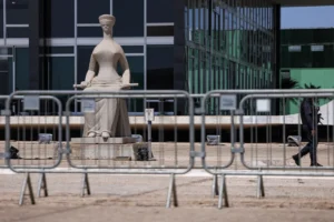 STF fecha Praça dos Três Poderes e adota teletrabalho durante julgamento de Bolsonaro