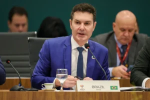 Ministro do MDB substitui Lula em agenda com Caiado e Daniel em Goiânia