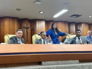 Em aceno aos vereadores, Marconi ressalta pré-candidatura em visita à Câmara de Goiânia 