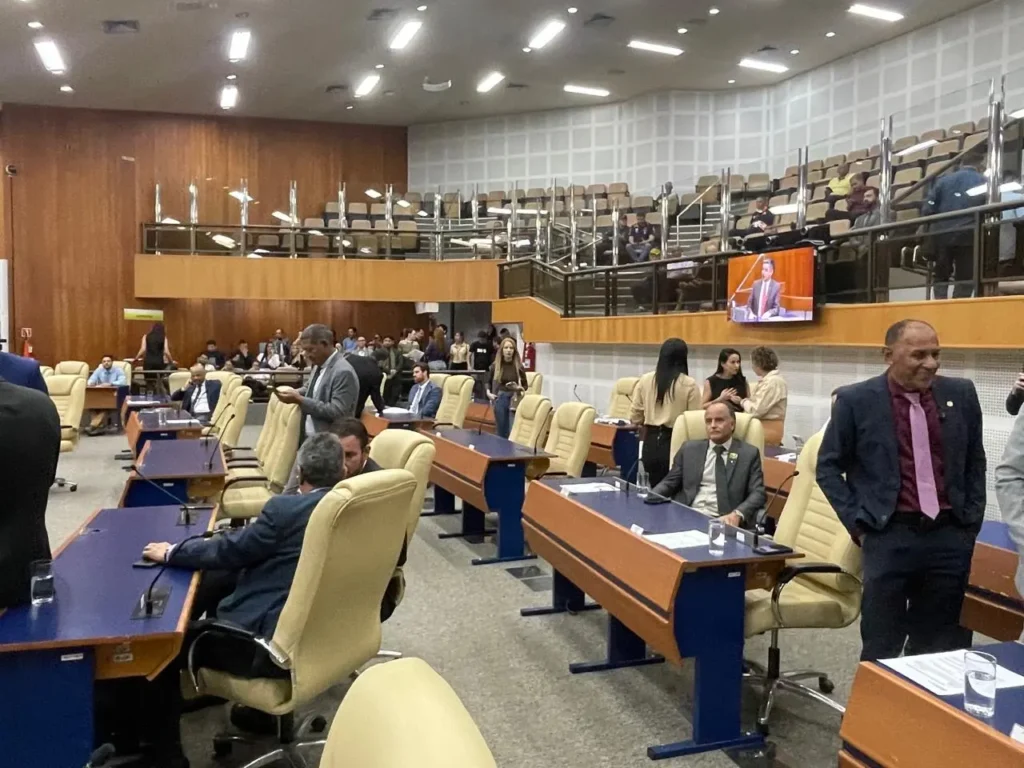 2 abre Foto Millena Cristina Camara Municipal