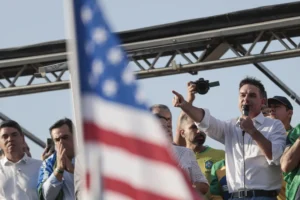 Enquanto Lula conversa com Trump, direita fala sozinha em Brasília
