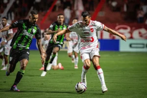 Três pontos separam o América-MG e o Vila Nova na competição (Foto: Roberto Corrêa | VNFC)