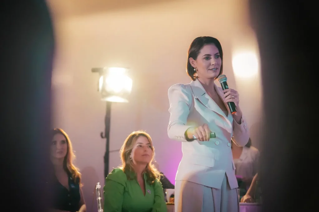 Michelle Bolsonaro chega a Rio Verde para encontro nacional do PL Mulher