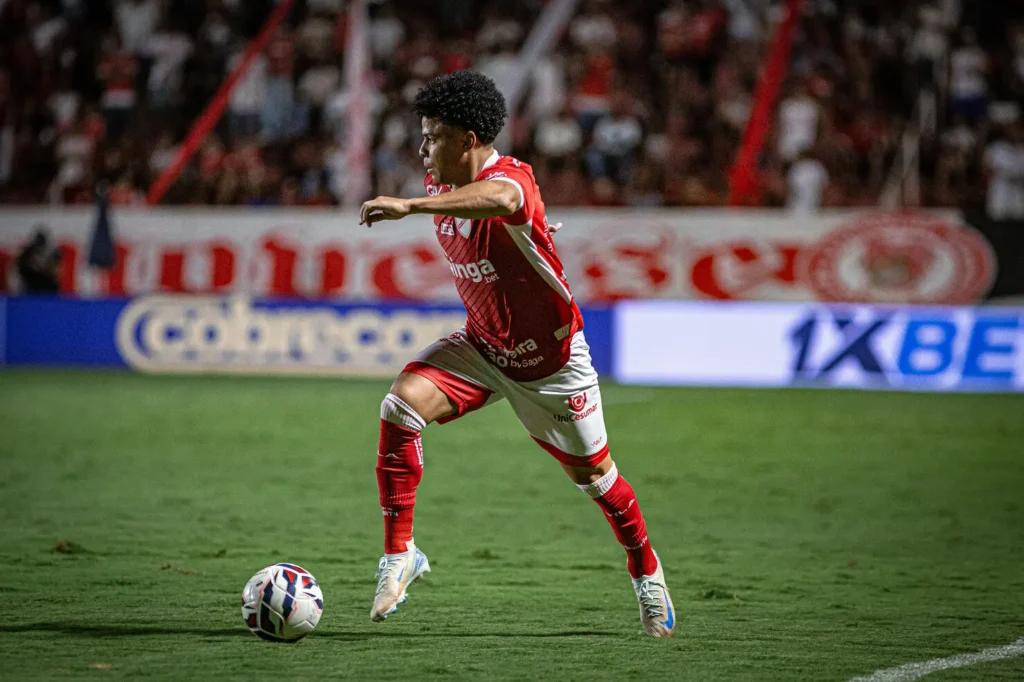 Emerson Urso em partida contra o Amazonas (Foto: Roberto Corrêa | VNFC)