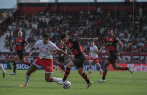O Atlético-GO garantiu a vitória com gol de Yuri no segundo tempo (Foto: Bruno Corsino | ACG)