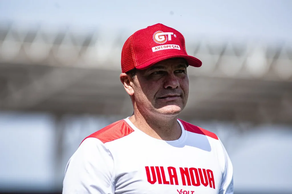 Umberto Louzer, técnico do Vila Nova (Foto: Roberto Corrêa | VNFC)