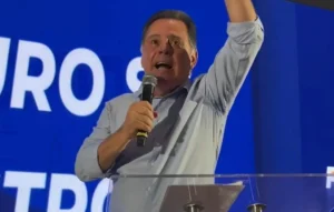 6 abre Foto Reproducao