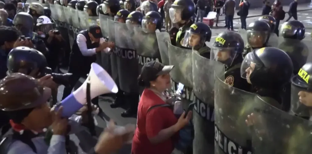 Peru: Protestos leva governo a decretar estado de emergência 2 peru