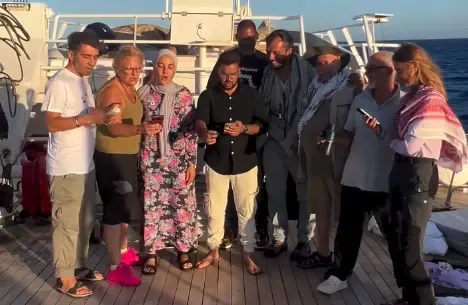 Israel intercepta último barco Flotilha para Gaza e começa a deportar ativistas