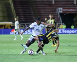É o terceiro empate consecutivo do Goiás na Série B, que soma 51 pontos até aqui (Foto: Anderson Mendes | VRFC)