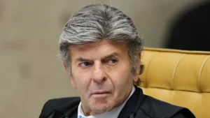 Luiz Fux usa peruca ou faz implante Descubra o seg0135046500202509111239