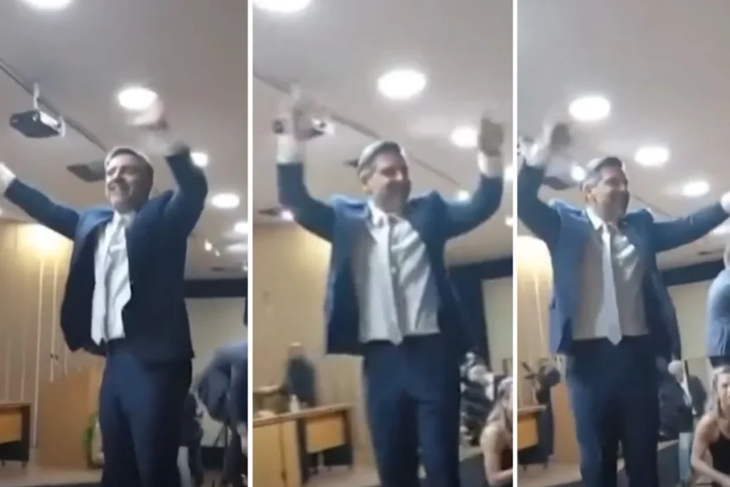 vereador dançam em cima da mesa do plenário durante sessão solene em SP