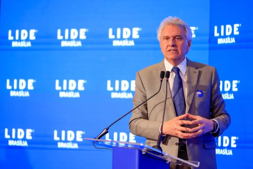 Caiado pode buscar Michelle Bolsonaro como vice para romper isolamento