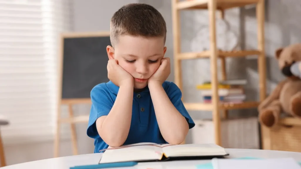 Entre os principais benefícios da leitura na infância estão o estímulo à imaginação e à criatividade | foto: reprodução/canva