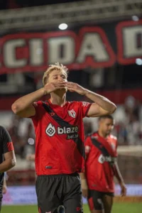 atletico goleia furacao