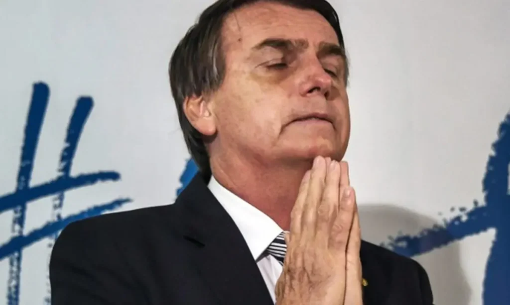 bolsonaro rezando.jpeg e1550764513971