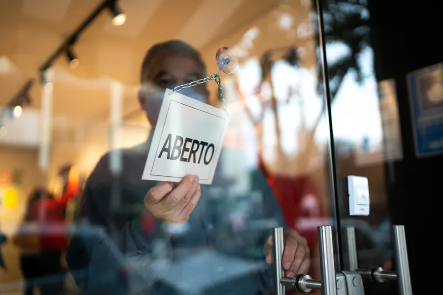 Confiança do comércio cai pelo quarto mês e atinge menor nível desde a pandemia 2 comércio