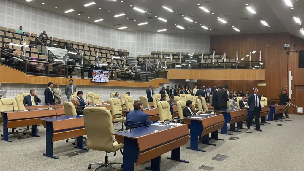 Base enterra suspensão da calamidade financeira na Câmara Municipal