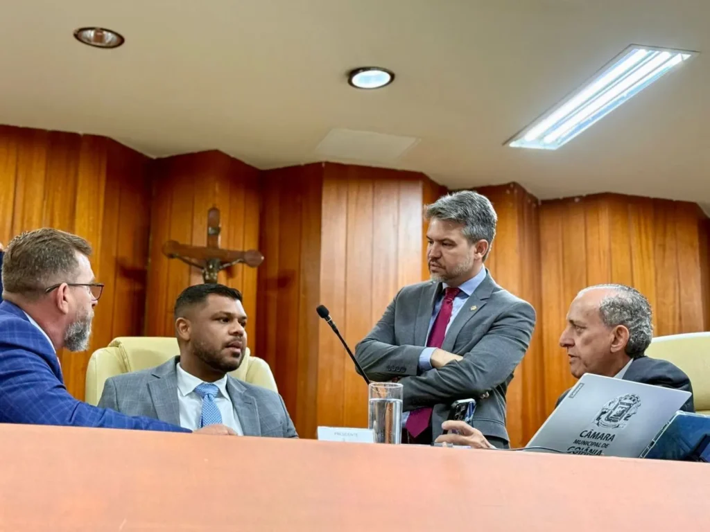 Vereadores de Goiânia discutem impasse do pagamento das emendas 