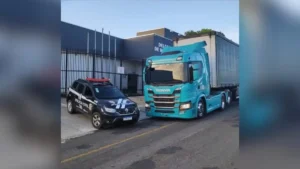 motorista e preso em morrinhos go por simular roubo de carga de cerveja avaliada em r 420 mil