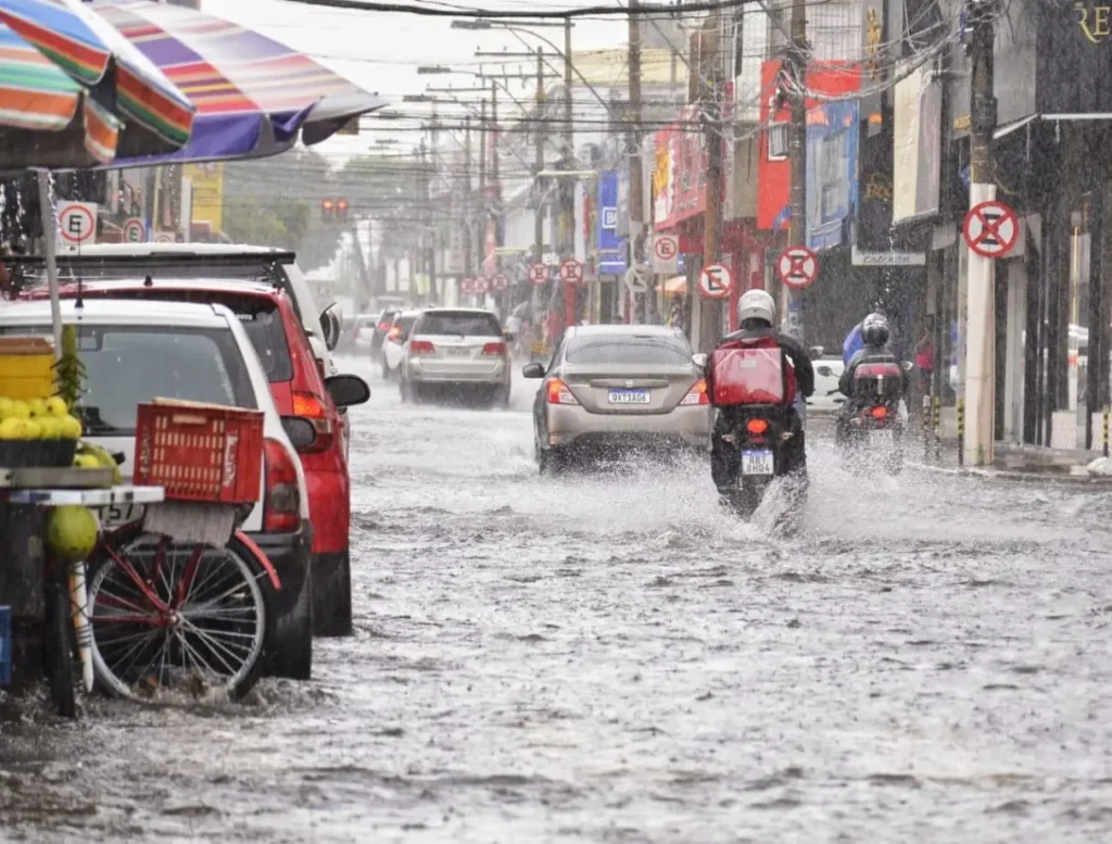 Chuvas, ventos fortes e calor marcam esta sexta-feira em Goiânia 2 Chuvas