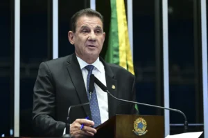 PSD de Vanderlan enfrenta incertezas após desgaste com Mendanha e risco de debandada