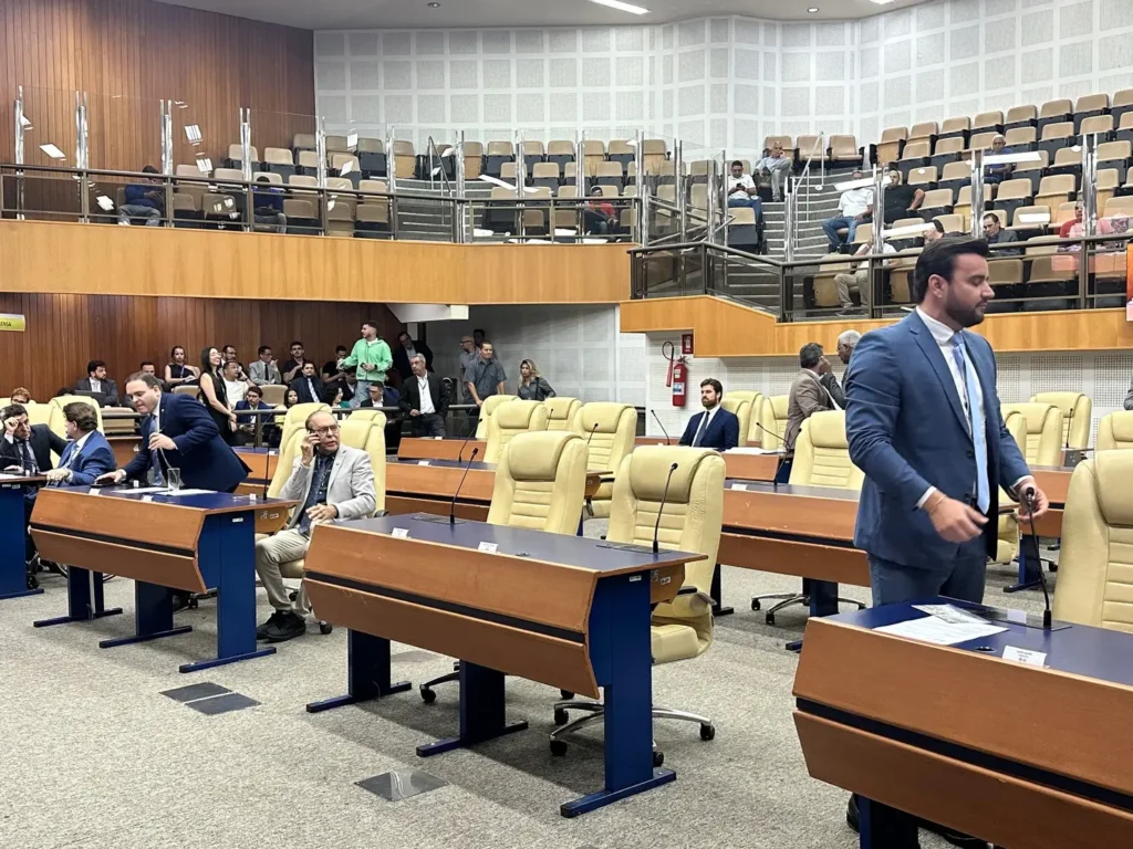 Vereadores de Goiânia querem criar CEI para investigar serviço dos cemitérios