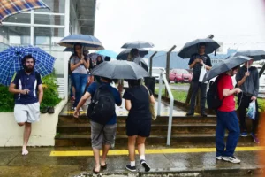 20170117 2 3 Vestibular estudante chuva Unip scarpa AJS 1638