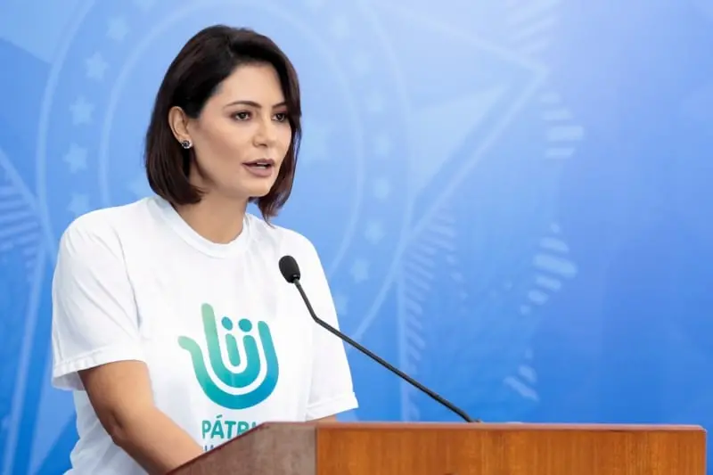 Michelle visita Bolsonaro na sede da PF em Brasília