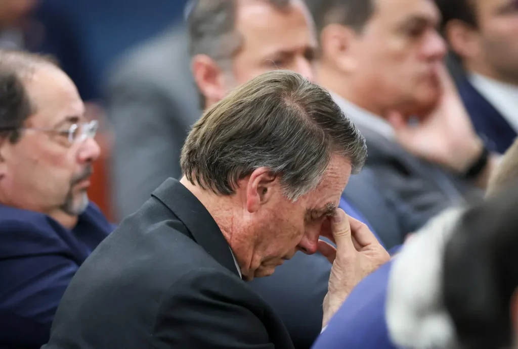 Bolsonaro diz ter sofrido surto e nega intenção de fuga em audiência de custódia