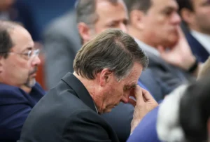 Bolsonaro diz ter sofrido surto e nega intenção de fuga em audiência de custódia