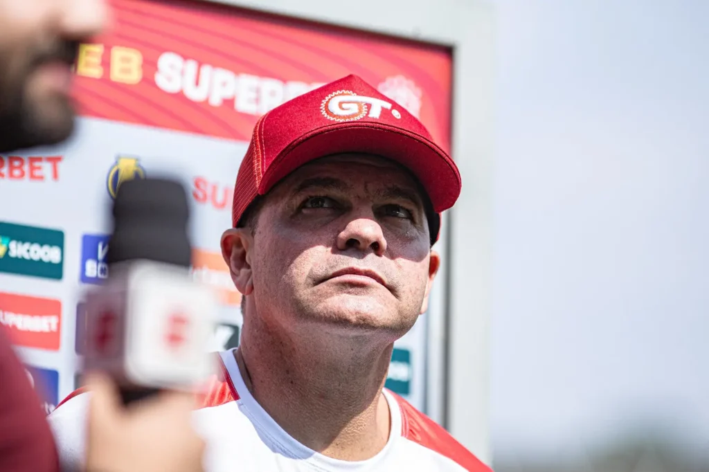 O Colorado chegou a abrir 2 a 0 no placar, e sofreu o empate contra a equipe do Operário-PR