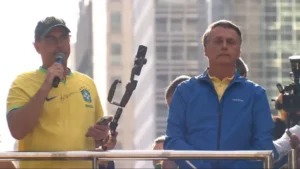 Vigília convocada por Flávio motivou prisão de Bolsonaro