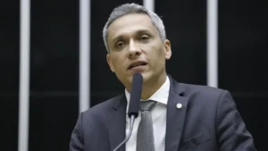 Gayer classifica prisão de Bolsonaro: "É muito sadismo"