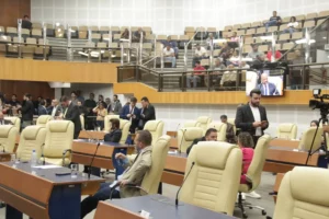 Câmara de Goiânia retoma análise da revogação da “Taxa do Lixo” em meio a divisão entre vereadores