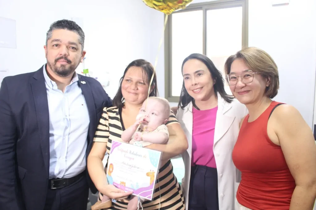 Bebê recebe alta após 407 dias de internação no Hecad em Goiânia 2 WhatsApp Image 2025 11 27 at 06.20.03 1