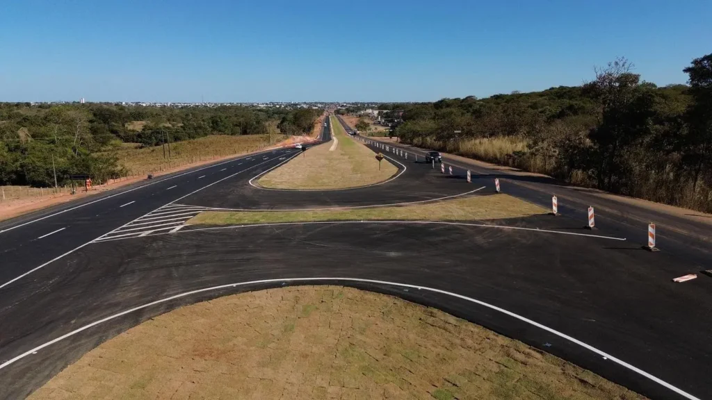 Mais de 270 mil veículos devem circular nas BRs 153, 414 e 080 no feriado da Consciência Negra 2 veículos