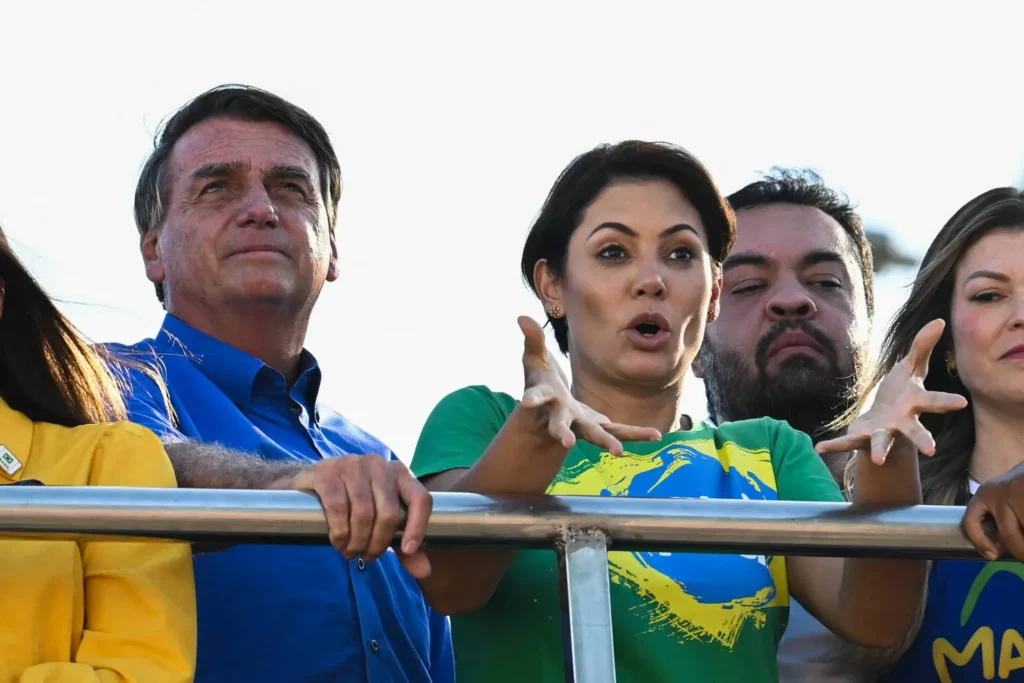 Michelle ganha espaço político em meio a tensões no núcleo Bolsonaro 4 político