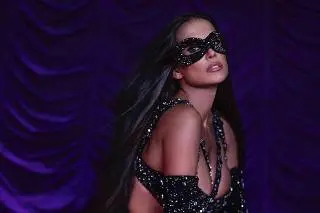 Nova Tiazinha fatura mais de R$ 100 mil e viraliza ao depilar homens em praias 3 Tiazinha