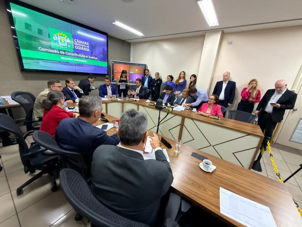 Base aprova pacote de projetos do Paço e oposição critica ausência de discussão